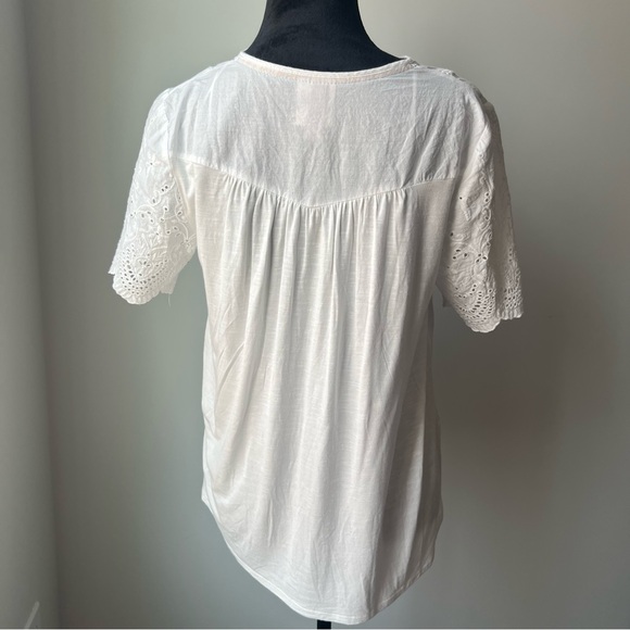 Elegant White Eyelet Lace Women's Top - M - Picture 3 of 6